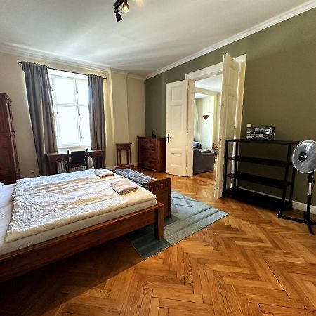 Gorkeho Apartment In City Centre براتسيلافا المظهر الخارجي الصورة