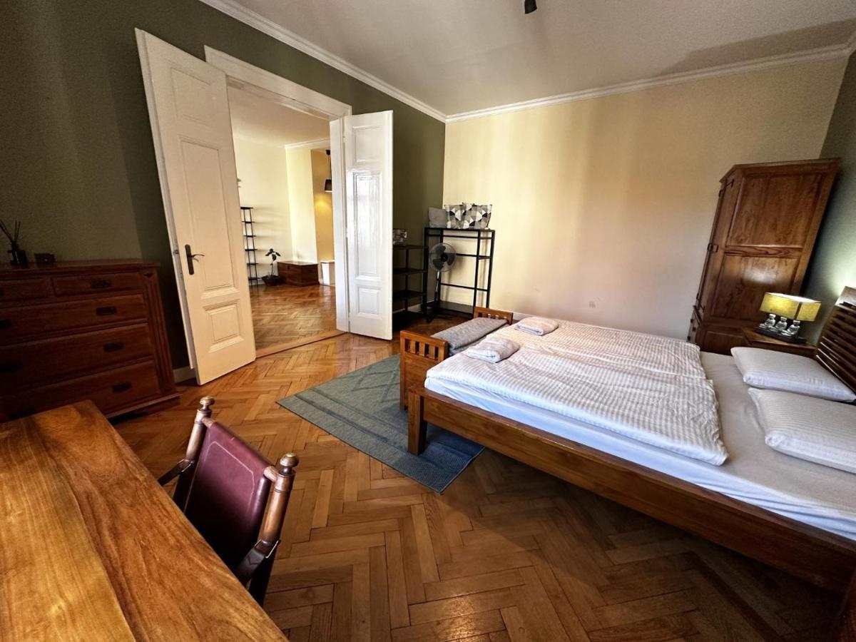 Gorkeho Apartment In City Centre براتسيلافا المظهر الخارجي الصورة