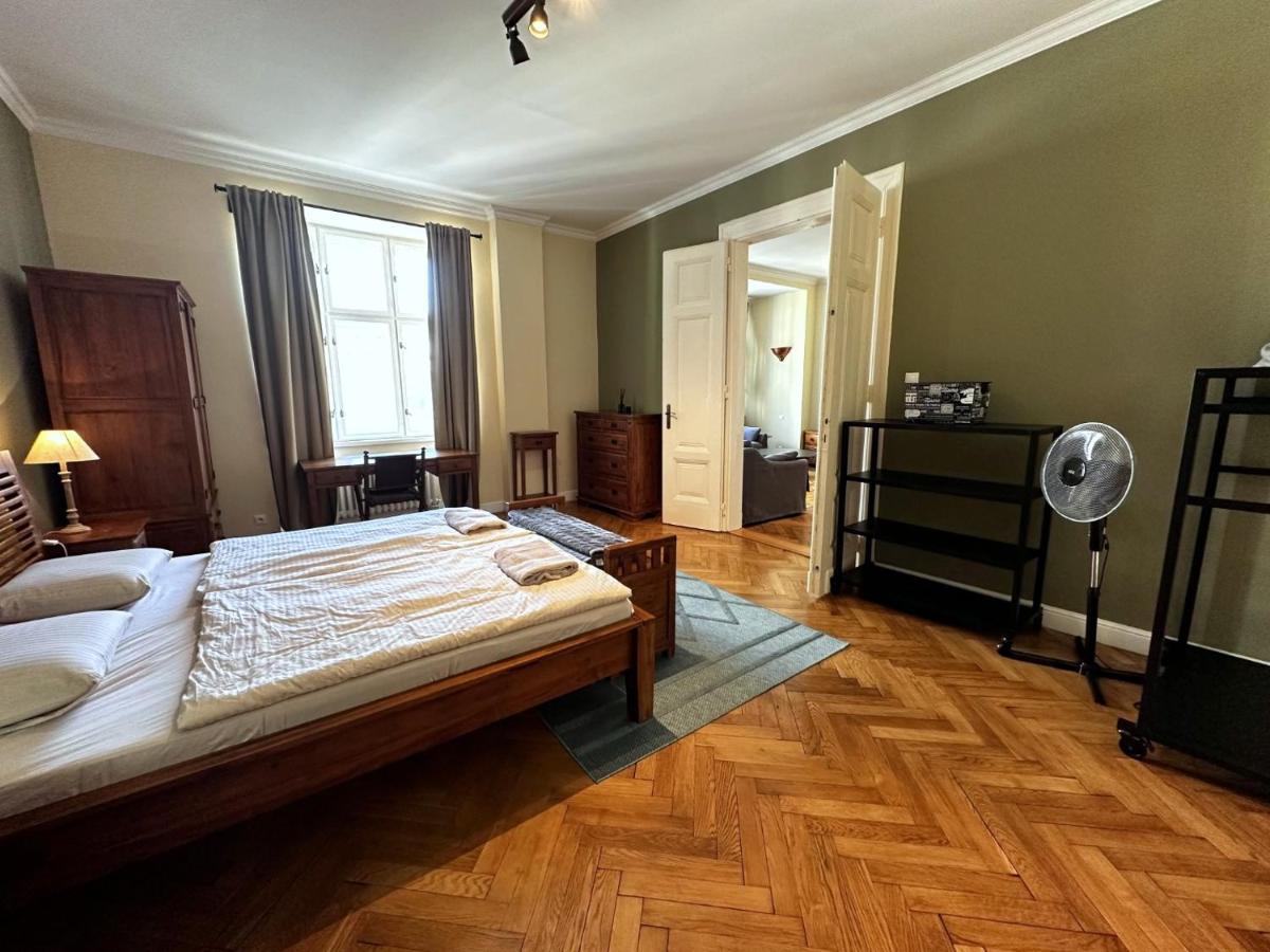 Gorkeho Apartment In City Centre براتسيلافا المظهر الخارجي الصورة