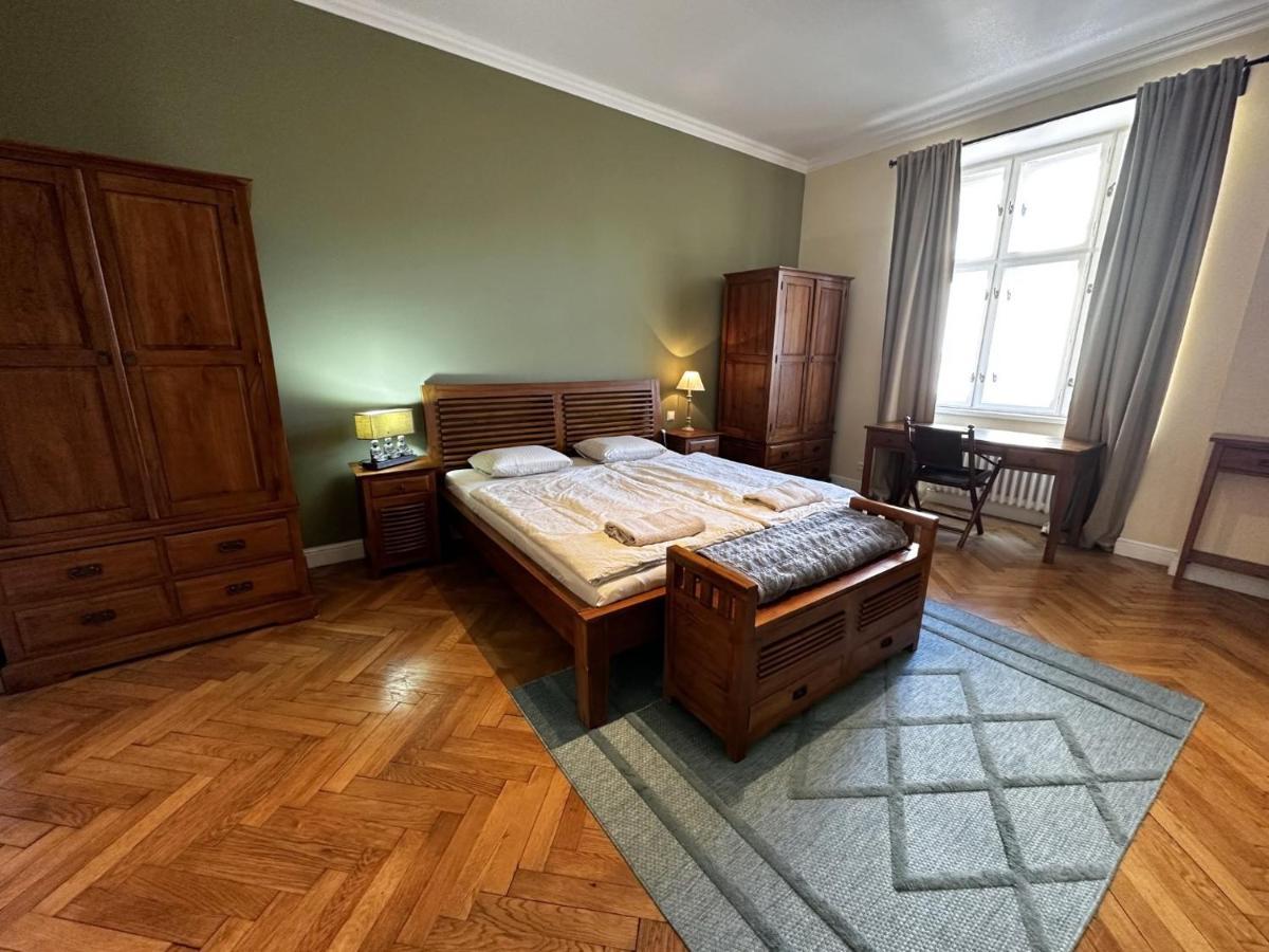 Gorkeho Apartment In City Centre براتسيلافا المظهر الخارجي الصورة