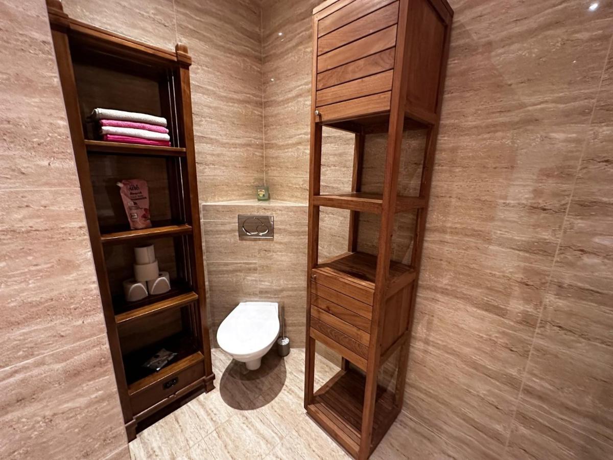 Gorkeho Apartment In City Centre براتسيلافا المظهر الخارجي الصورة