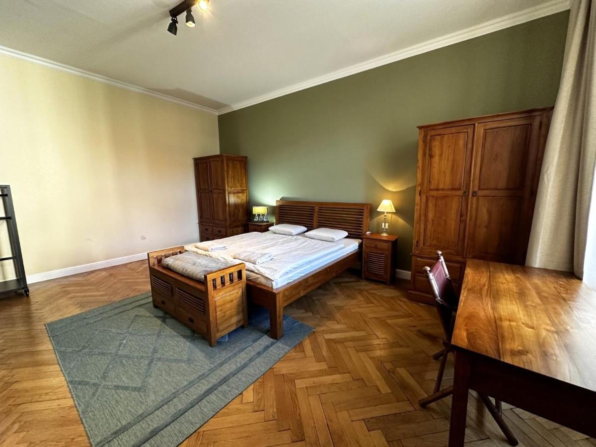 Gorkeho Apartment In City Centre براتسيلافا المظهر الخارجي الصورة
